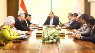 رئيس هيئة الرعاية الصحية يلتقي...