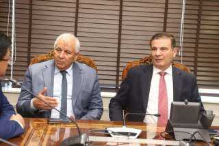 وزير الزراعة ومحافظ الوادي الجديد...
