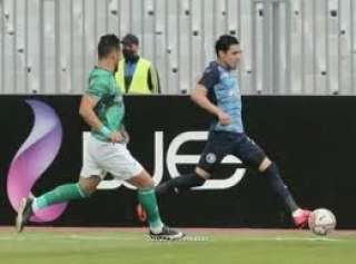 قطار بيراميدز يتوقف أمام المصري...