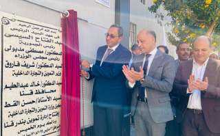 محافظ قنا يفتتح مكتب تموين...