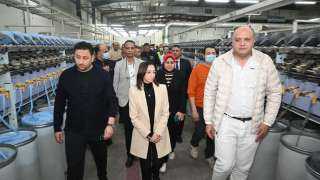 محافظ البحيرة تتفقد أحد مصانع...