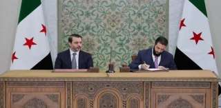 الشرع يوقع مسودة الإعلان الدستوري...