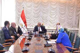 وزير العمل يبحث مستجدات إعداد...