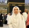 ناهد السباعي تؤدي مناسك العمرة...