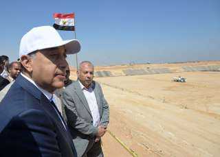 رئيس الوزراء يتفقد أعمال إنشاء...