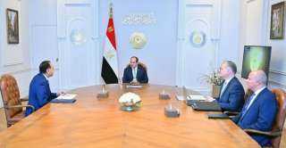 الرئيس السيسى يتابع مع رئيس...