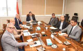 وزير الإسكان يتابع موقف أعمال...
