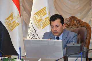 وزير الشباب والرياضة يبحث مع...