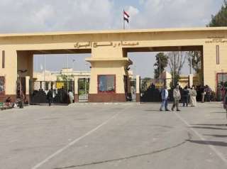 ميناء رفح البري يستقبل 15...