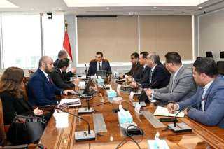 وزير الإسكان يستعرض مقترحًا للمخطط...