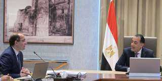 رئيس الوزراء يلتقي وزير المالية...