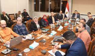 وزير الإسكان يتابع سير العمل...