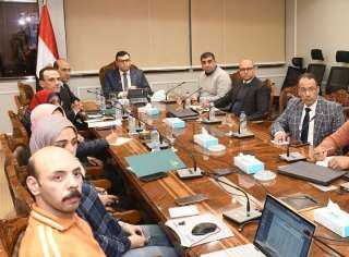 وزير الإسكان يتابع موقف مشروعات...