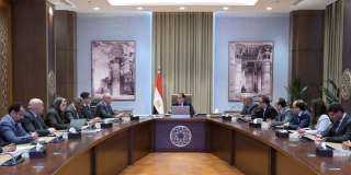 رئيس الوزراء يتابع الموقف التنفيذي...