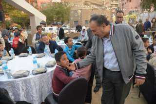 محافظ أسيوط يشارك 1500 طالب...