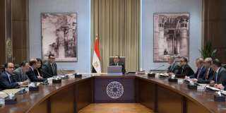 رئيس الوزراء يتابع سير الأعمال...