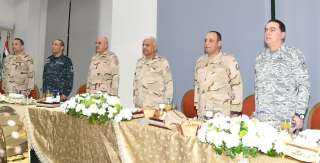 وزير الدفاع يتناول وجبة الإفطار...