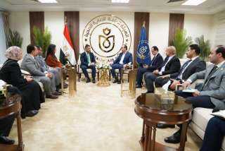 رئيس هيئة الرعاية الصحية يلتقى...