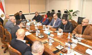 وزير الإسكان يستعرض ملفات العمل...
