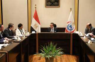 وزير الصحة يبحث مع شركة...