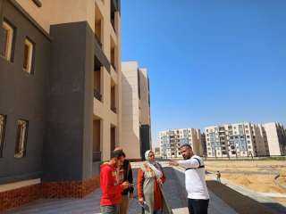 وزير الإسكان يتابع سير العمل...