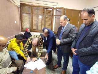 تسليم عقود عمل جديدة لشباب...