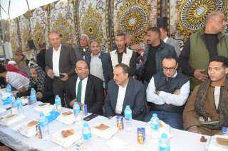محافظ أسيوط يشارك أهالي مركز...