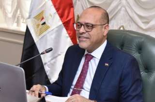 وزير العمل: اليوم ..صرف منحتي...