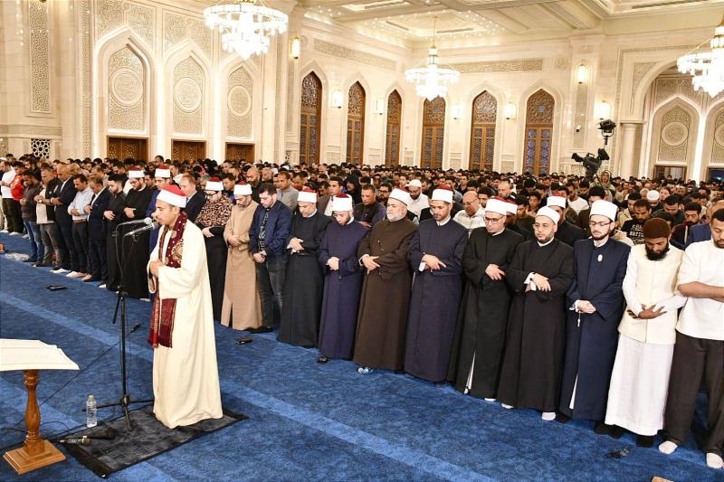 مساجد مصر تتزين بالمصلين في ليلة السابع والعشرين من رمضان