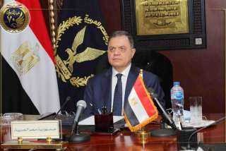 وزير الداخلية مهنئا الرئيس السيسى...