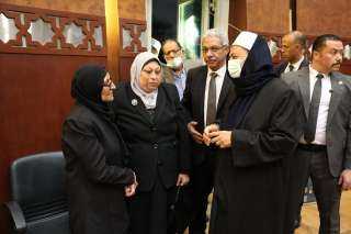 رغم مرضه وأثناء توجهه لمطار...