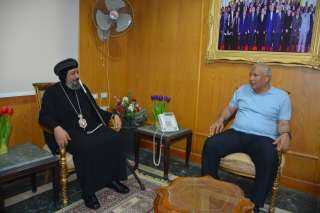محافظ الوادي الجديد يستقبل أسقف...
