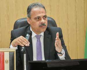 للإهمال والتقصير في العمل... محافظ...