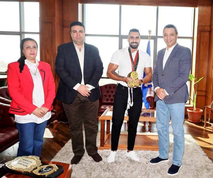 محافظ السويس يكرم مايكل جمال لفوزه بالمركز الأول أووفر أوول في بطولة العالم واوان كلاسيك 2025 بدولة بالإمارات