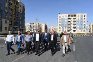 وزير الإسكان يتفقد وحدات المبادرة...