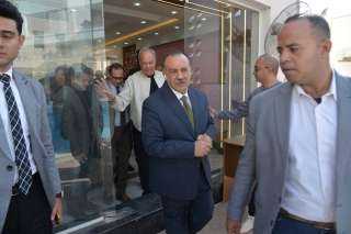 محافظ أسيوط يتفقد نادى الشبان...