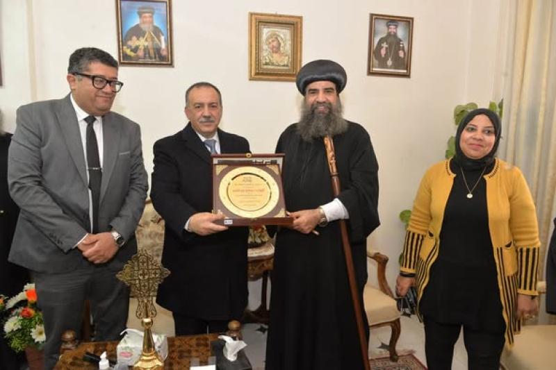 محافظ أسيوط يزور دير الشهيد مارمينا العجايبي بجبل أبنوب ”الدير المعلق” ويتفقد المغارة الأثرية بالدير
