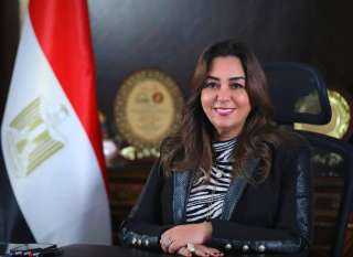 وزيرة التنمية المحلية تستعرض تقريرًا...