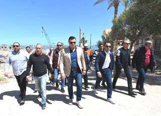 وزير الإسكان يتفقد أعمال رفع...