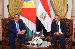 جلسة مشاورات ثنائية بين وزير...