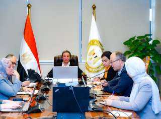 وزيرة البيئة تعقد اجتماعًا للجنة...