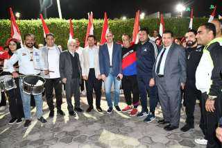 وزير الشباب والرياضة يفتتح ملعبا...