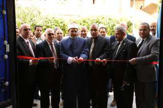 رئيس جامعة الأزهر ونائبه للوجه...