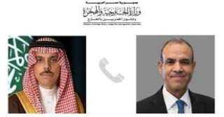 وزير الخارجية  يبحث مع...