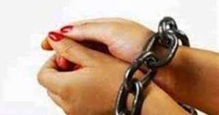 حبس سيدة بتهمة سرقة حقيبة...