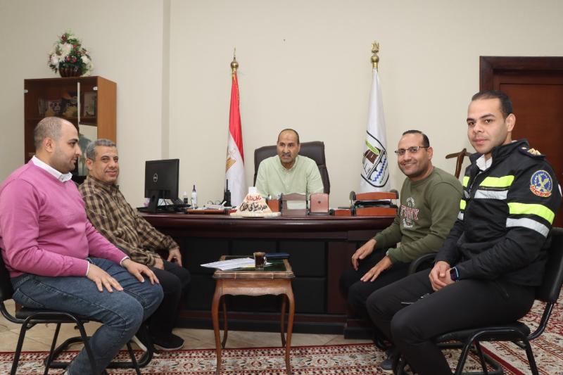 السكرتير العام المساعد يجتمع بأعضاء لجنة فحص سيارات ذوي الإعاقة” بعد تمديد عملها ”  لضمان حقوق المستفيدين