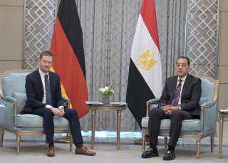 رئيس الوزراء يلتقي رئيس وزراء...