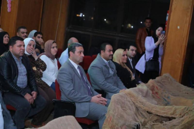 محافظ دمياط يشهد العرض المسرحي ”ملحمة السراب” على مسرح قصر ثقافة فارسكور