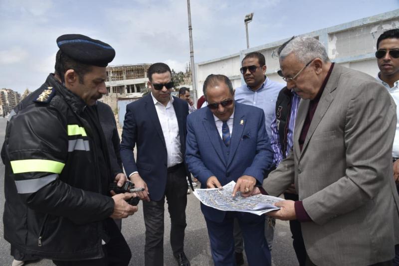 محافظ بورسعيد يناقش ميدانيًا مقترح “المخطط المروري الجديد” بمحيط مستشفى آل سليمان