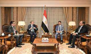 وزير الشباب والرياضة يلتقي رئيس...